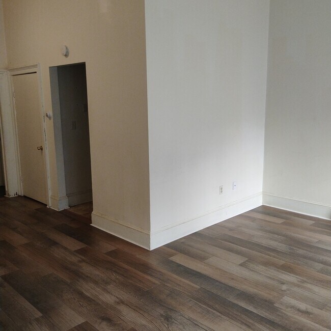 Building Photo - 56 3rd Ave