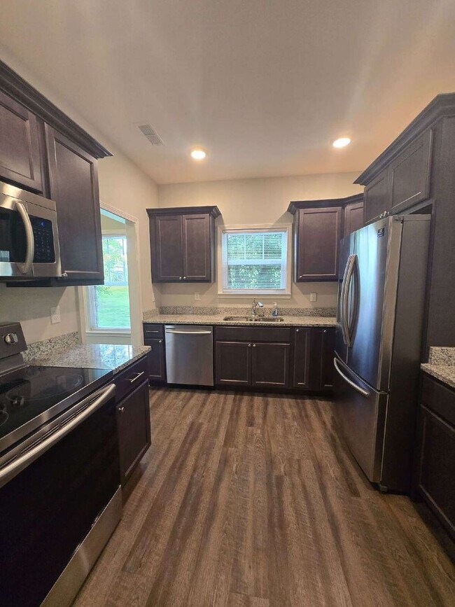 Building Photo - Charming 3-Bedroom Retreat Near Hamilton P...
