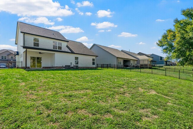 Building Photo - Luxury Meets Comfort: 5-Bed Beauty with Ch...