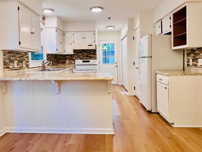 Building Photo - Charming & Spacious 3-Bedroom Home Just Mi...