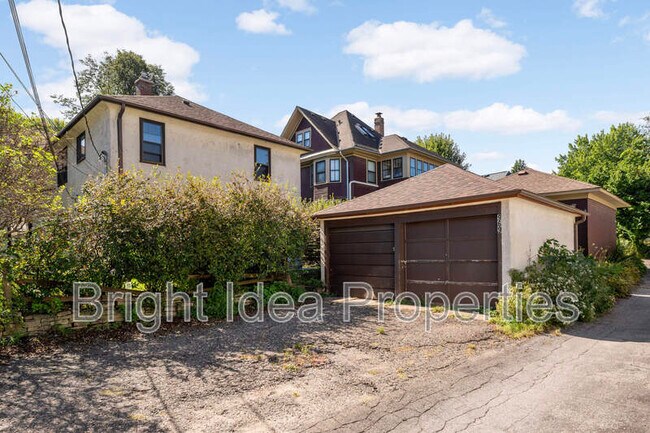Building Photo - 969 St Clair Ave