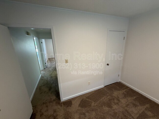 Building Photo - 2206 Candlewood Dr SW