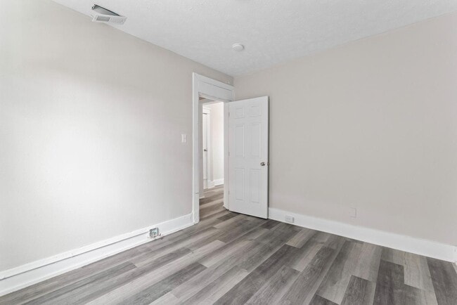 Building Photo - 621 E Main St