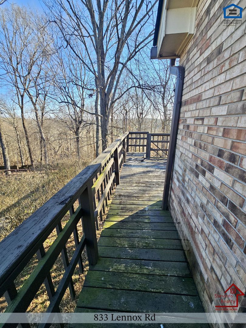 Building Photo - 833 Lennox Rd