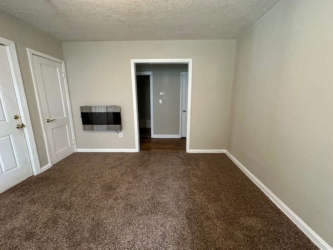 Building Photo - Cute One Level House with Eat-In Kitchen