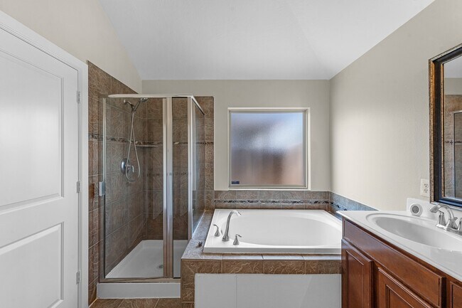 Building Photo - 4014 Pinecrest Hollow