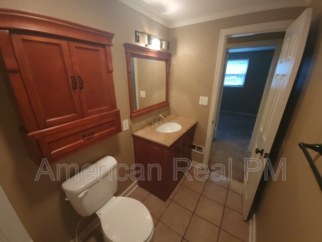 Building Photo - 613 NE 45th St