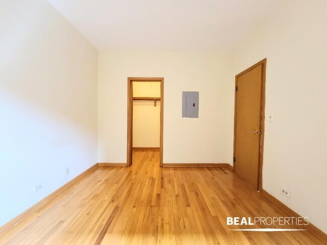 Building Photo - 1 bedroom in CHICAGO IL 60657