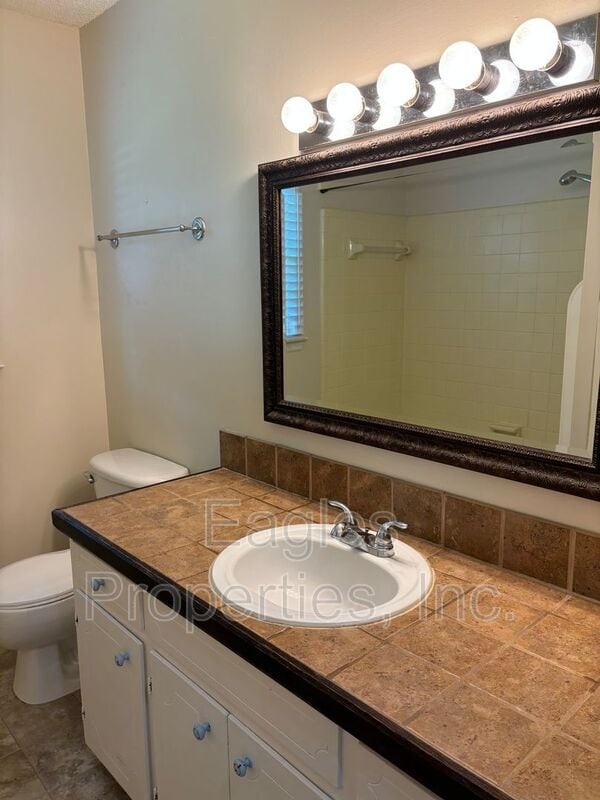 Building Photo - 383 N Washington St