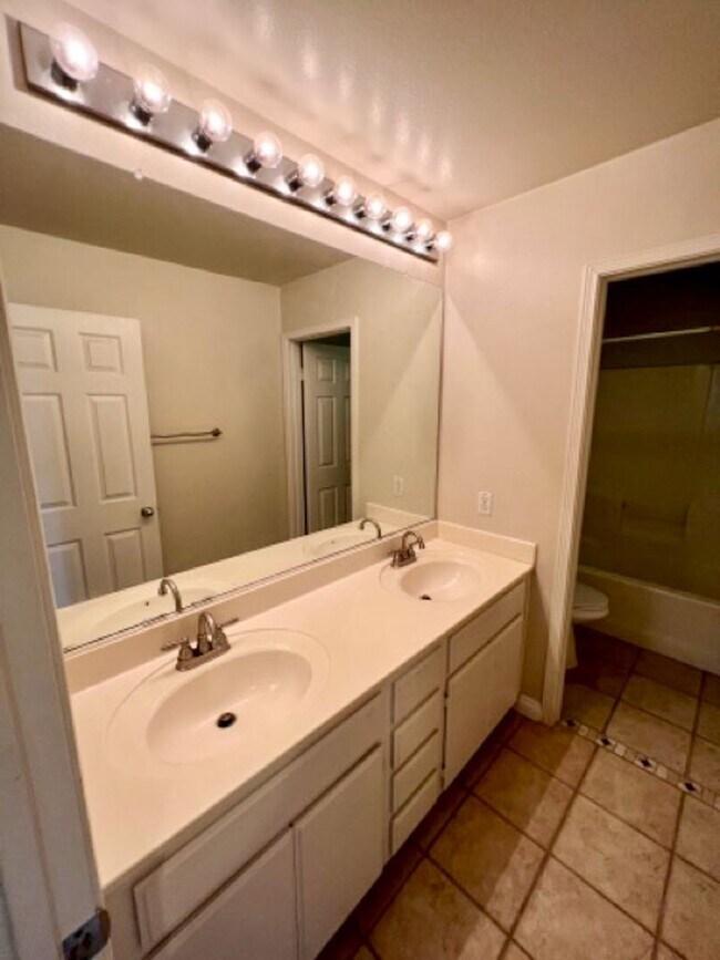 Building Photo - Beautiful Corona Pool Home with 4 bedroom ...