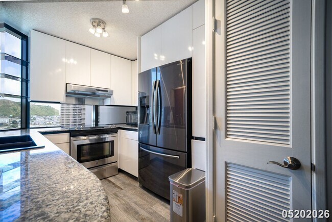 Building Photo - $4000 l 2 Bedrooms | 2 Bathrooms | STUNNING VIEWS/ RESORT STYLE LIVING