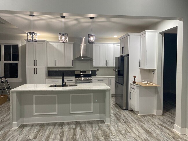 Building Photo - Spacious 5BR House in Easley