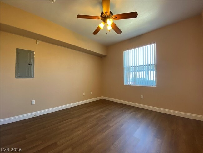 Building Photo - 8000 W Badura Ave