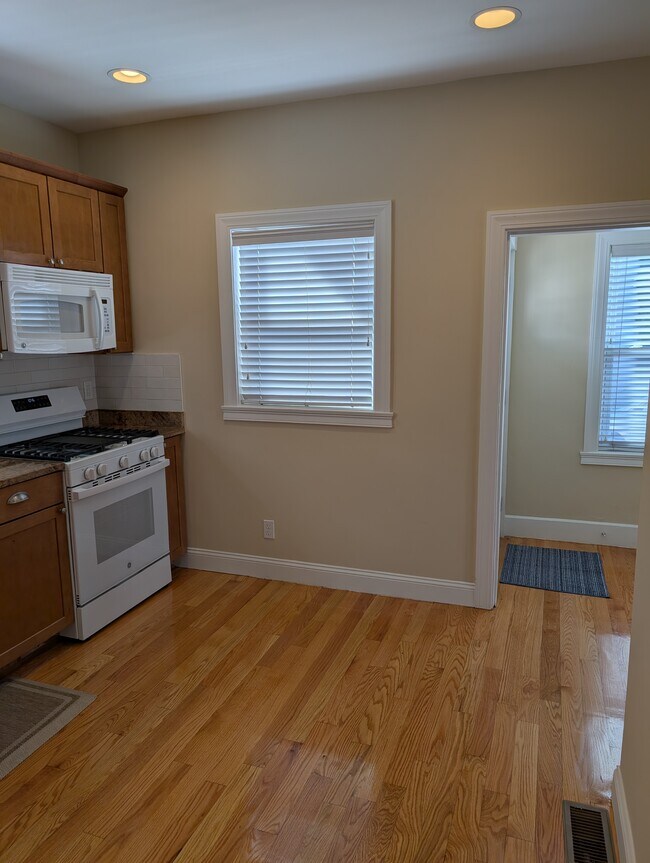 Building Photo - 9 Wall St