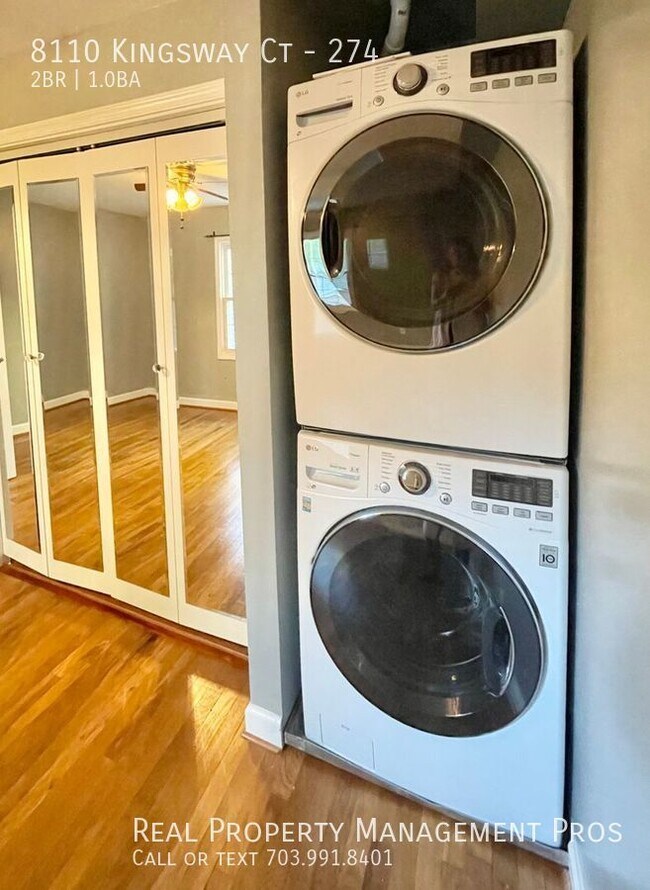 Building Photo - UPDATED 2 BEDROOM HOME - PRVATE BACK YARD ...