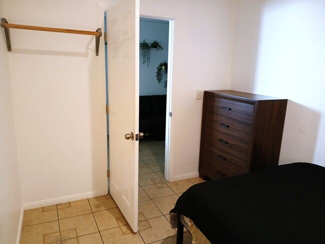 Building Photo - 21056 Chatsworth St