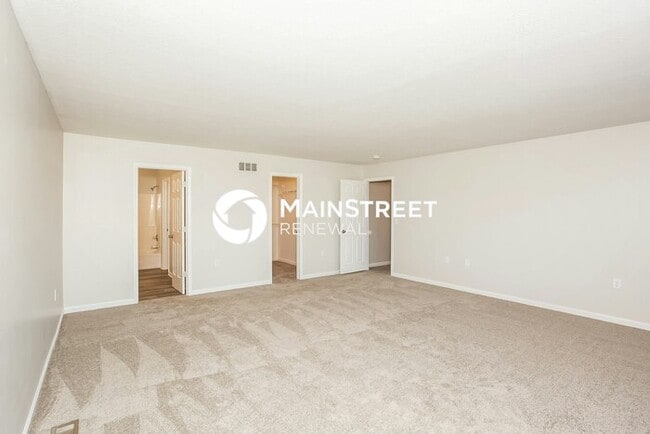 Building Photo - 4 Bedroom Pet-Friendly Home in Indianapolis, IN with Main Street Renewal