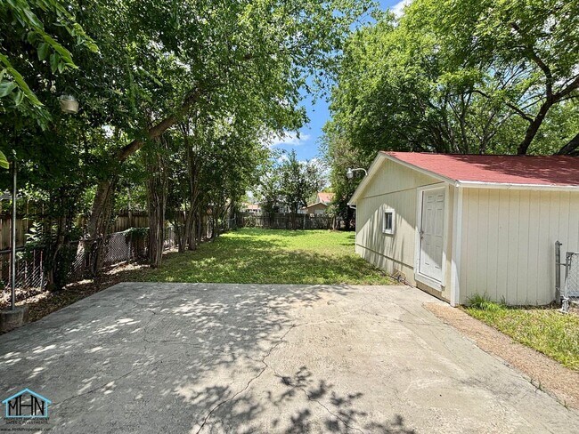Building Photo - Cozy and Bright 3bedroom/1bath Vintage cha...