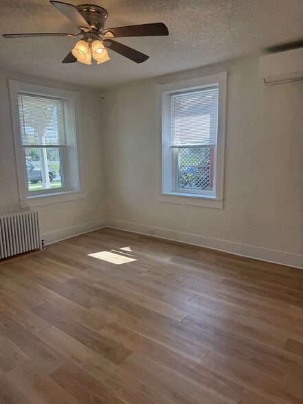 Living Room - 137 S Market Ave