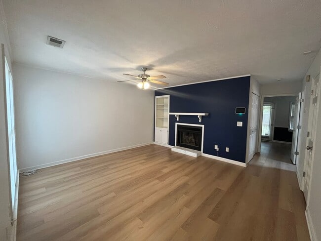 Building Photo - Your Dream Home is Waiting for You! Yardwo...