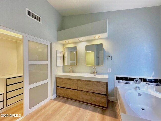 Building Photo - 14410 S 44th St