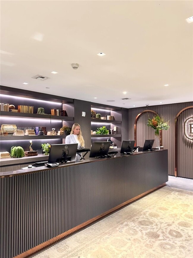 Building Photo - 398 NE 5th St