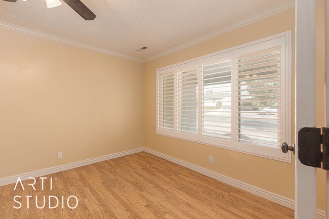 Building Photo - Spacious 4 Bedroom, 3 Bathroom Home for Rent