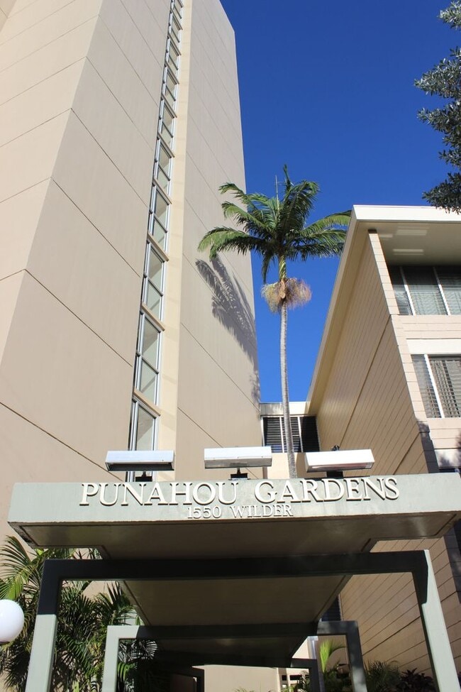 Building Photo - Punahou Gardens Penthouse House Studio - E...