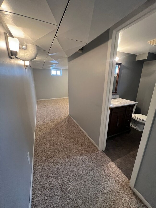 Building Photo - Spacious 4 Bedroom, 2 Bathroom Home on the...