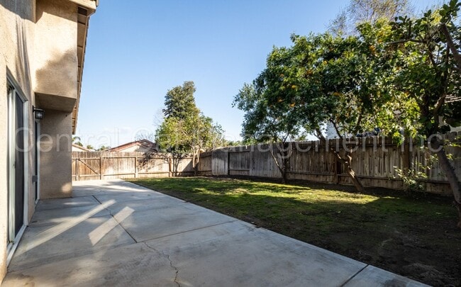 Building Photo - 3 Bedroom/2 Bath Home in the Southwest - $2295 Per Month!