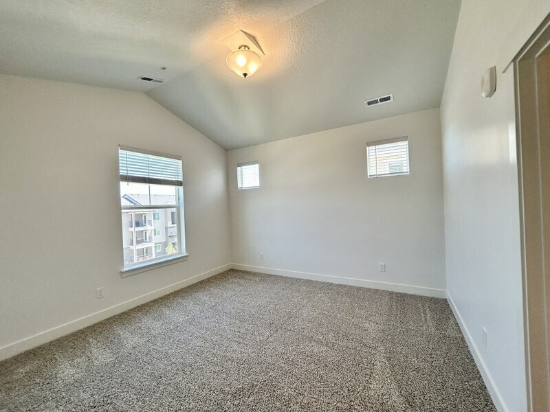 Building Photo - 13713 S Hanley Ln