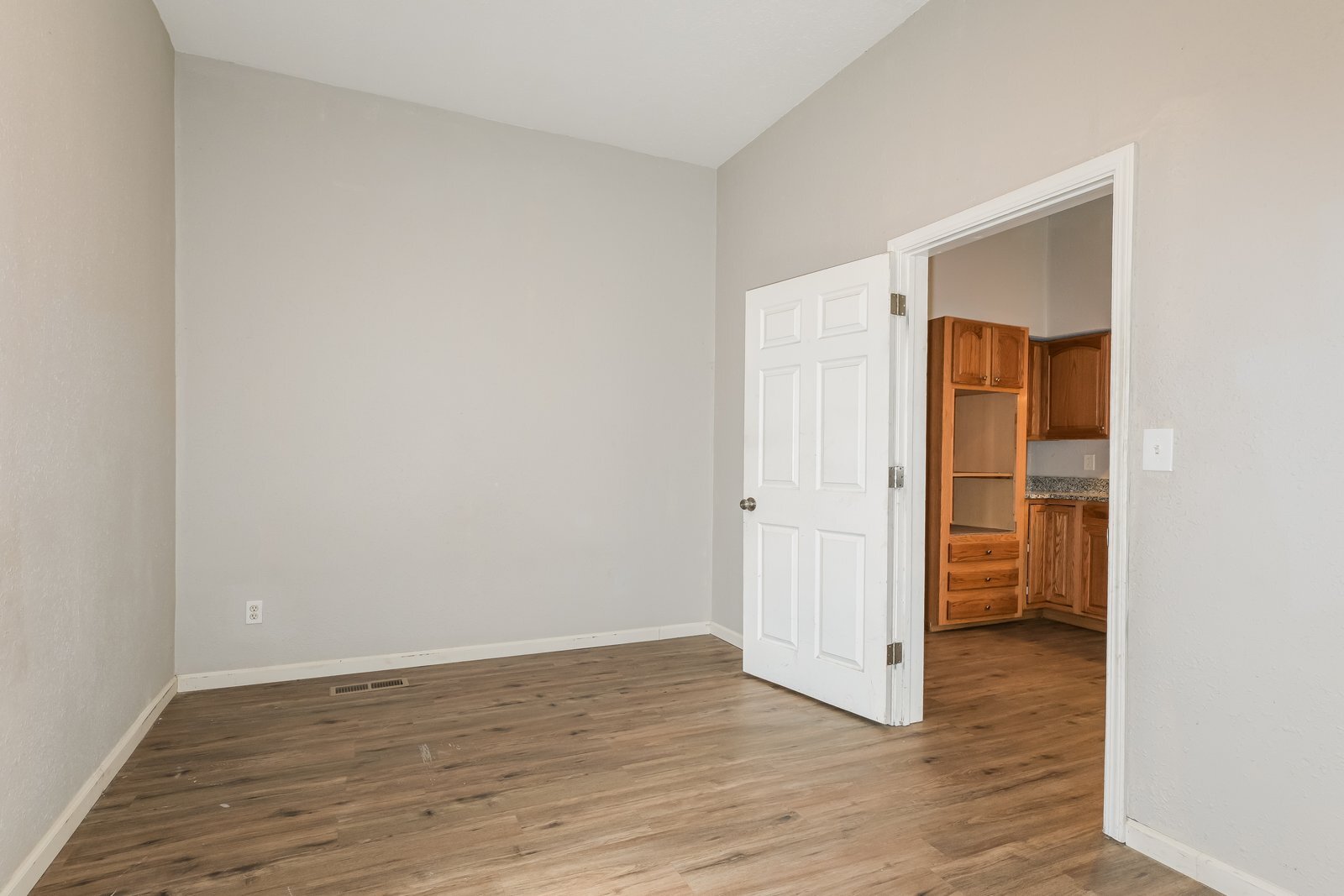 Building Photo - 4610 Alaska Ave