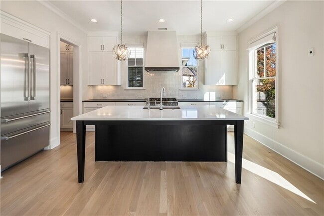 Building Photo - 2350 Melina Pl