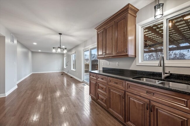 Building Photo - 1720 William Dr