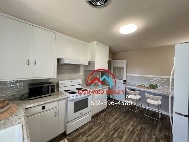 Building Photo - Available March 21: 3 Bed/2 Bath in Established Neighborhood