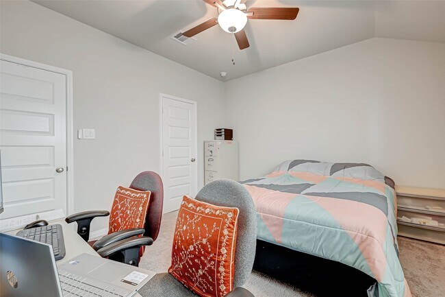 Building Photo - 3206 Dry Creek Dr