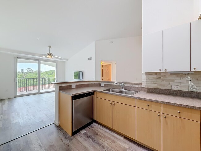 Building Photo - 1119 Villa Cir