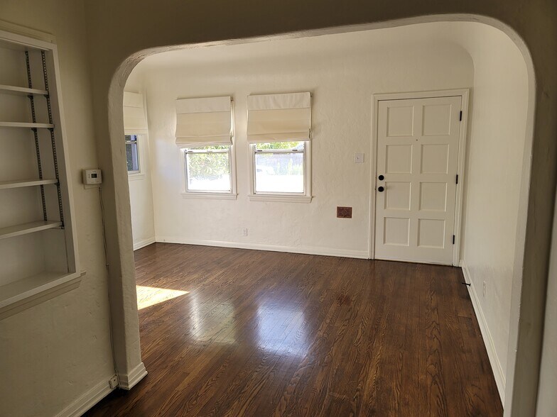 Building Photo - 1558 S Carmelina Ave