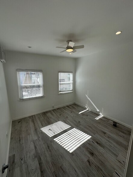 Building Photo - 721 Loma Dr