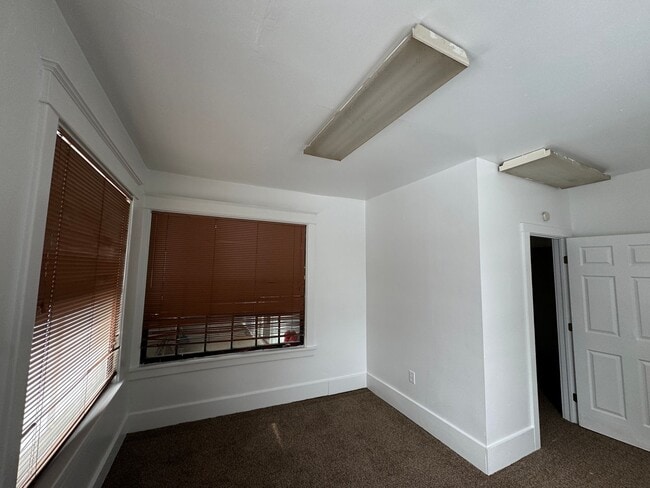 Building Photo - 561 Water St