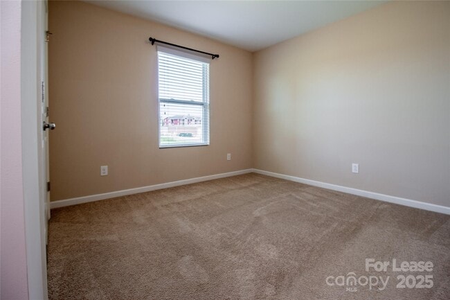 Building Photo - 824 Summerlake Dr