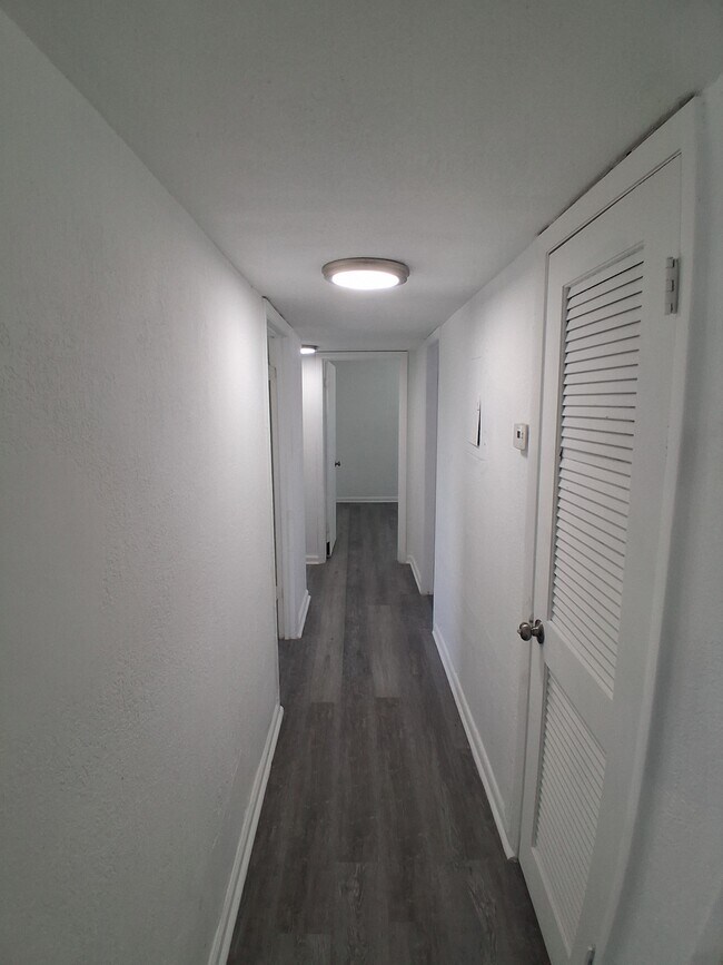Building Photo - 401 SW 13th Pl