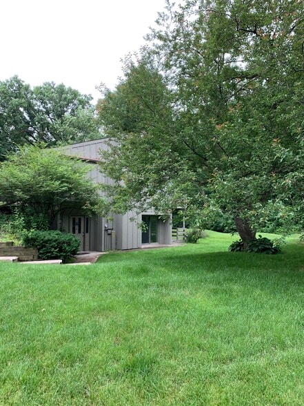 Primary Photo - 1810 Zanzibar Ln N