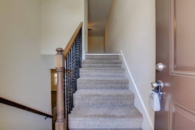 Building Photo - 992-D S Ash Ridge Dr