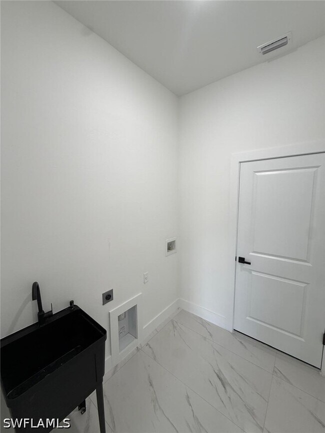 Building Photo - 1089 Eisenhower Blvd