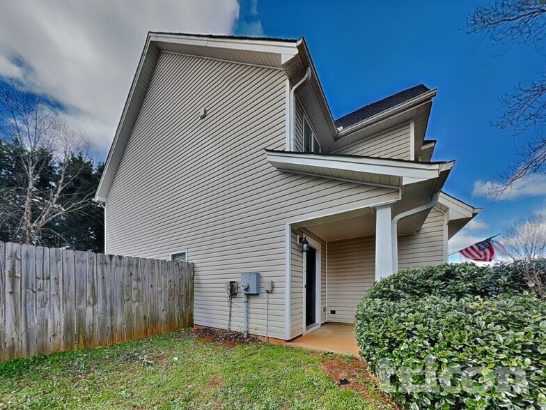 Building Photo - 111 Darbys Run Way