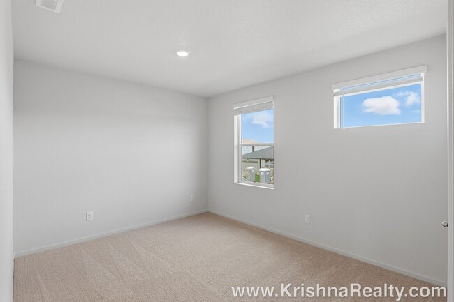 Building Photo - 4984 Columbus Ave