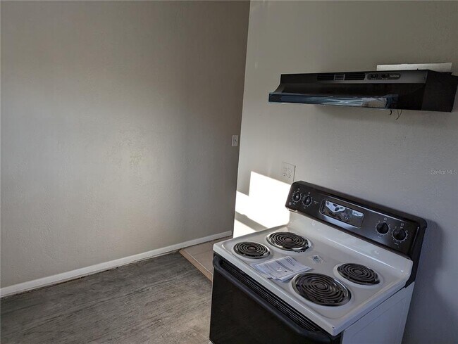 Building Photo - 2000 Queensboro Ave S