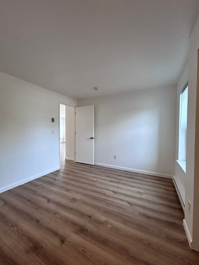 Building Photo - 2 Bed 1 Bath in heart of Bellingham Receive a $250 Amazon gift card upon move in!!