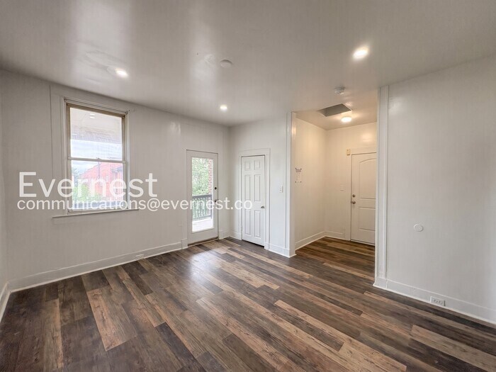 Building Photo - 2440 Callow Ave